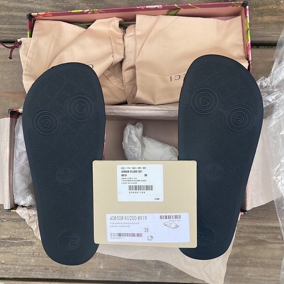 GUCCI SLIDES NEVER BEEN WORN - Picture 4 of 5